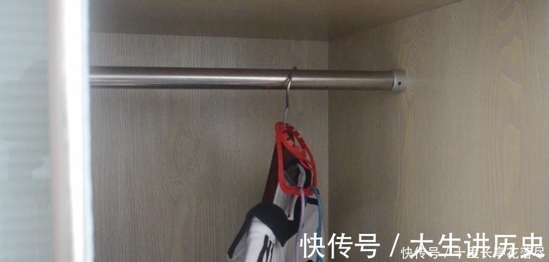 妙用|桶装水上的塑料提手别扔了,留在家里有大用处,看完去试试