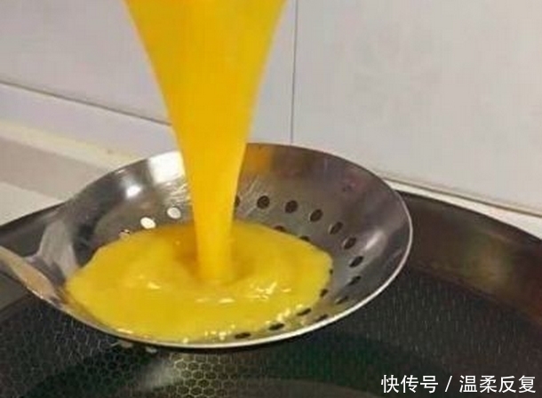 老公网上学做鸡蛋行为古怪,妻子刚想骂浪费,结果打脸