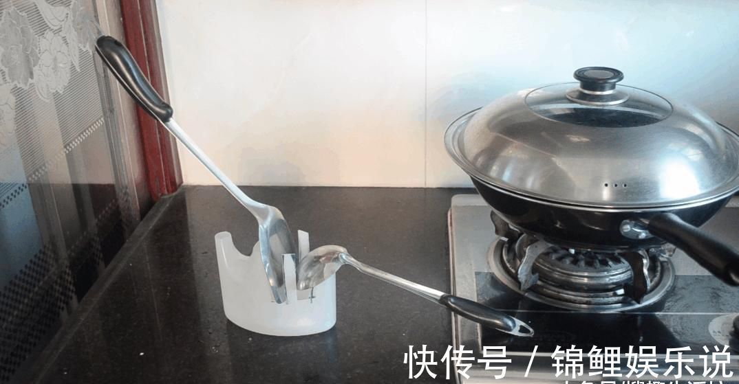 洗衣液瓶子别扔了, 简单剪几刀, 放在厨房这样用, 人人见了都夸好