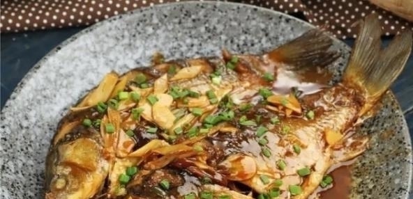 孩子|3岁孩子不小心卡了鱼刺,父母的2个果断救了他,医生真棒