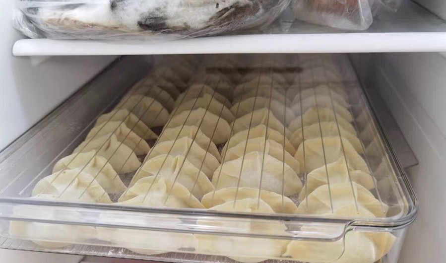饺子包好后别直接放冰箱，容易开裂粘连，教你一招，放1年都新鲜