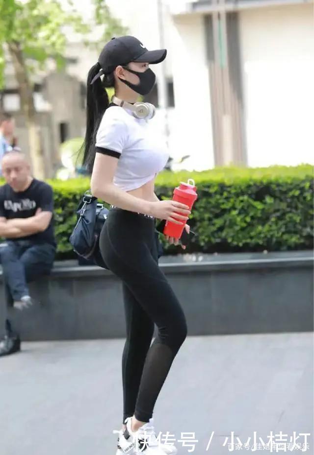 打底裤的搭配魅力不可挡，大气精致，优雅不失俏丽