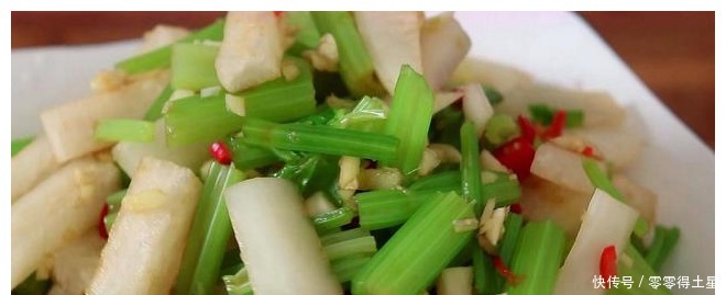 吃肉|芹菜这做法太好吃了,营养又美味,做法简单,比吃肉还香!