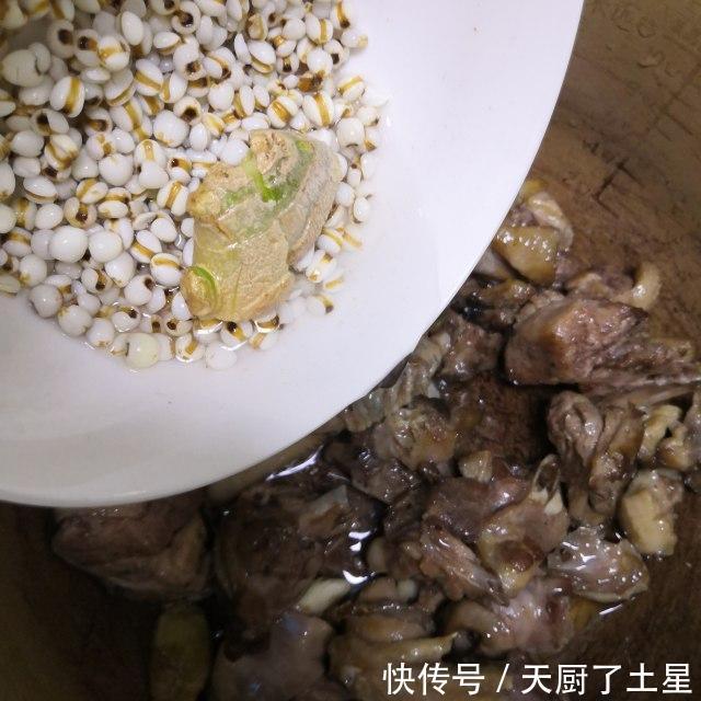 鸭肉|薏米海带炖老鸭，汤汁清淡，鸭肉软烂