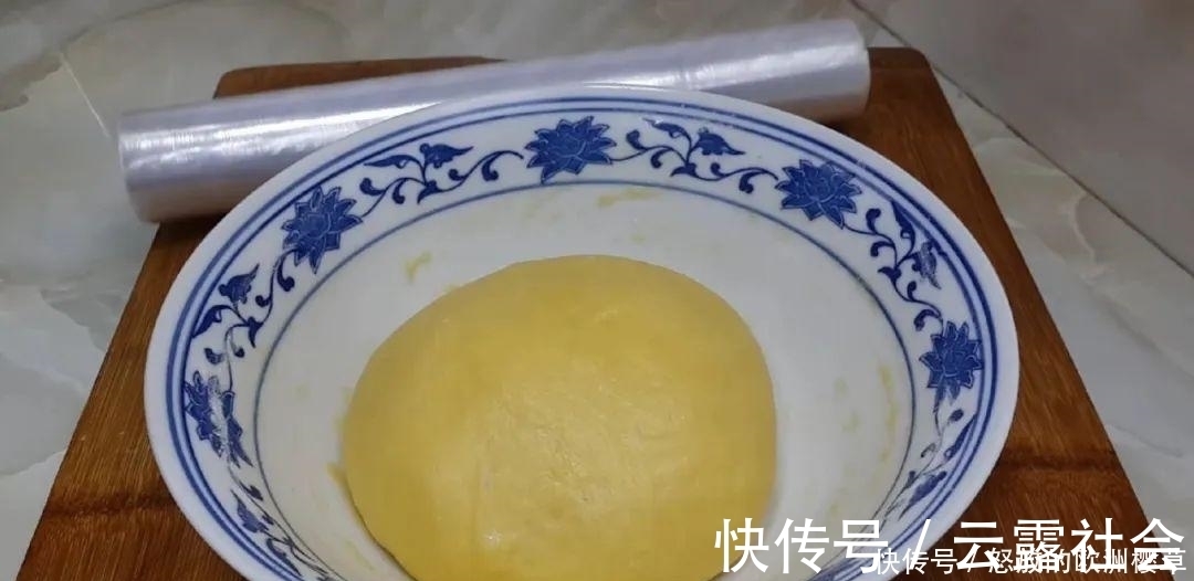 面包这样做才好吃，加4个鸡蛋，比蛋糕简单好吃，没烤箱也能成功