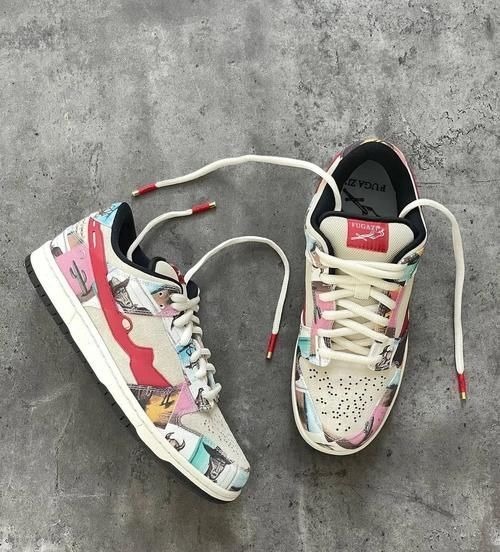 发售价 把RO和芝加哥“抄”成一双鞋的行业里,Drake也是消费者