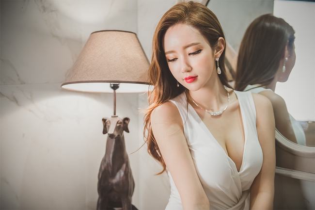 斜边 小礼裙果然更胜一筹,让你轻松驾驭轻熟风格,肤白貌美显气质