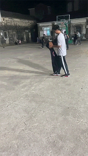 |搞笑的GIF:妹子今天要去见男友吗?要一起白头!