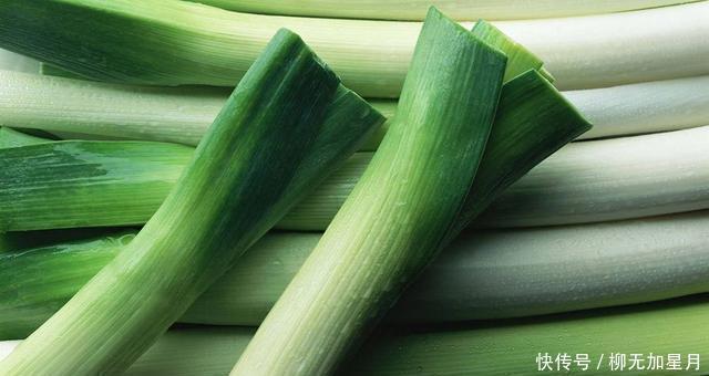 吃不完的大葱容易干瘪发黄,教你3个保存技巧,放一冬都新鲜味足