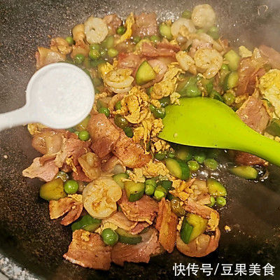 马苏里拉|虾仁培根焗饭这么做特别好吃，吃一周都不会腻