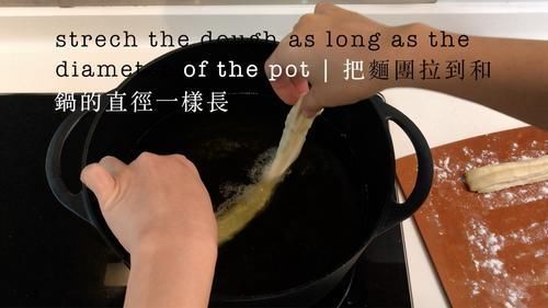 早餐|早餐油条不用买，教你在家做，不加一滴水，更美味，几分钟就出锅