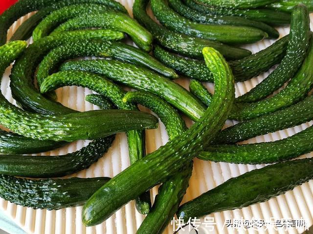 酱黄瓜|每年冬天,我家都用这个方法腌黄瓜,脆嫩爽口,佐粥下饭真好吃