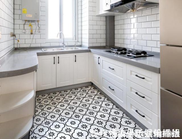 厨房|厨房就得这么装,5款瓷砖铺设案例,让厨房瞬间变好看,爱上做饭