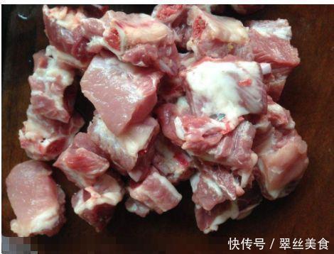 血水|排骨不要再焯水了，只需这一招，里面的血水脏东西自动跑出来
