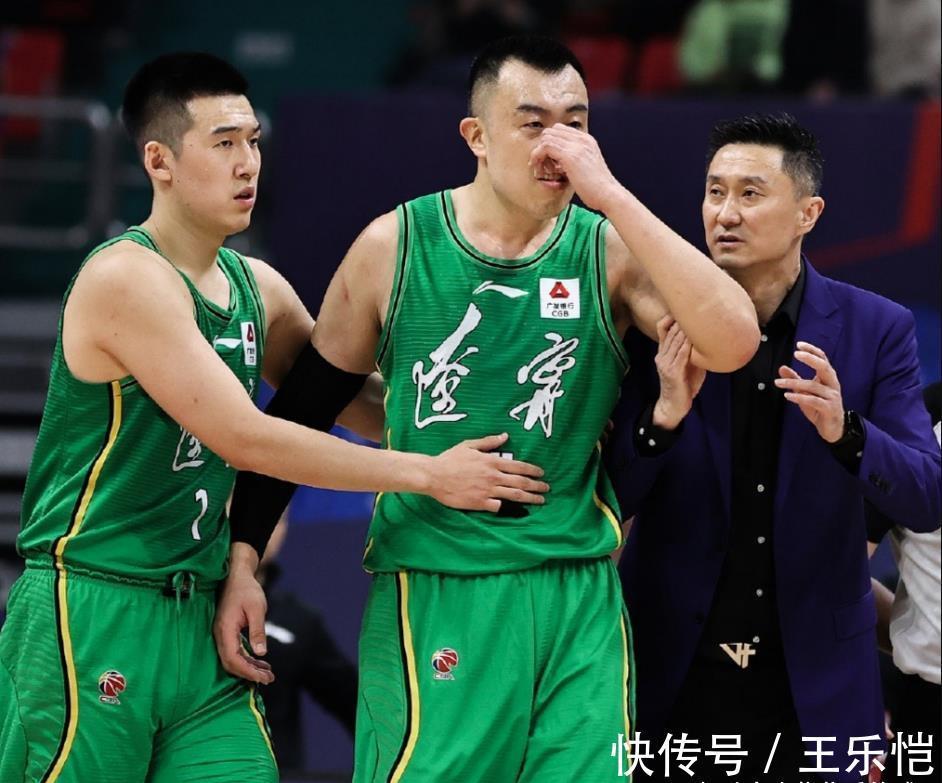 广东男篮|心疼杜锋!广东男篮随队记者发文怒斥,球迷要求CBA重罚曾繁日