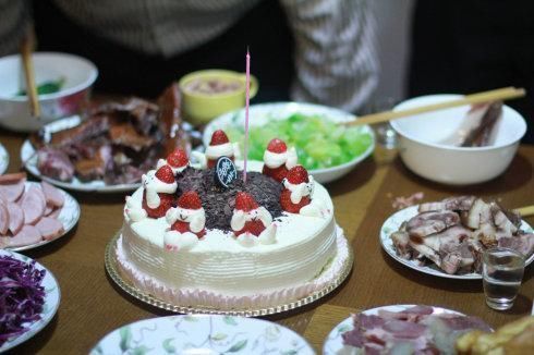 父母|给娃过生日,该选“阳历”还是“阴历”?父母应遵守这3个原则