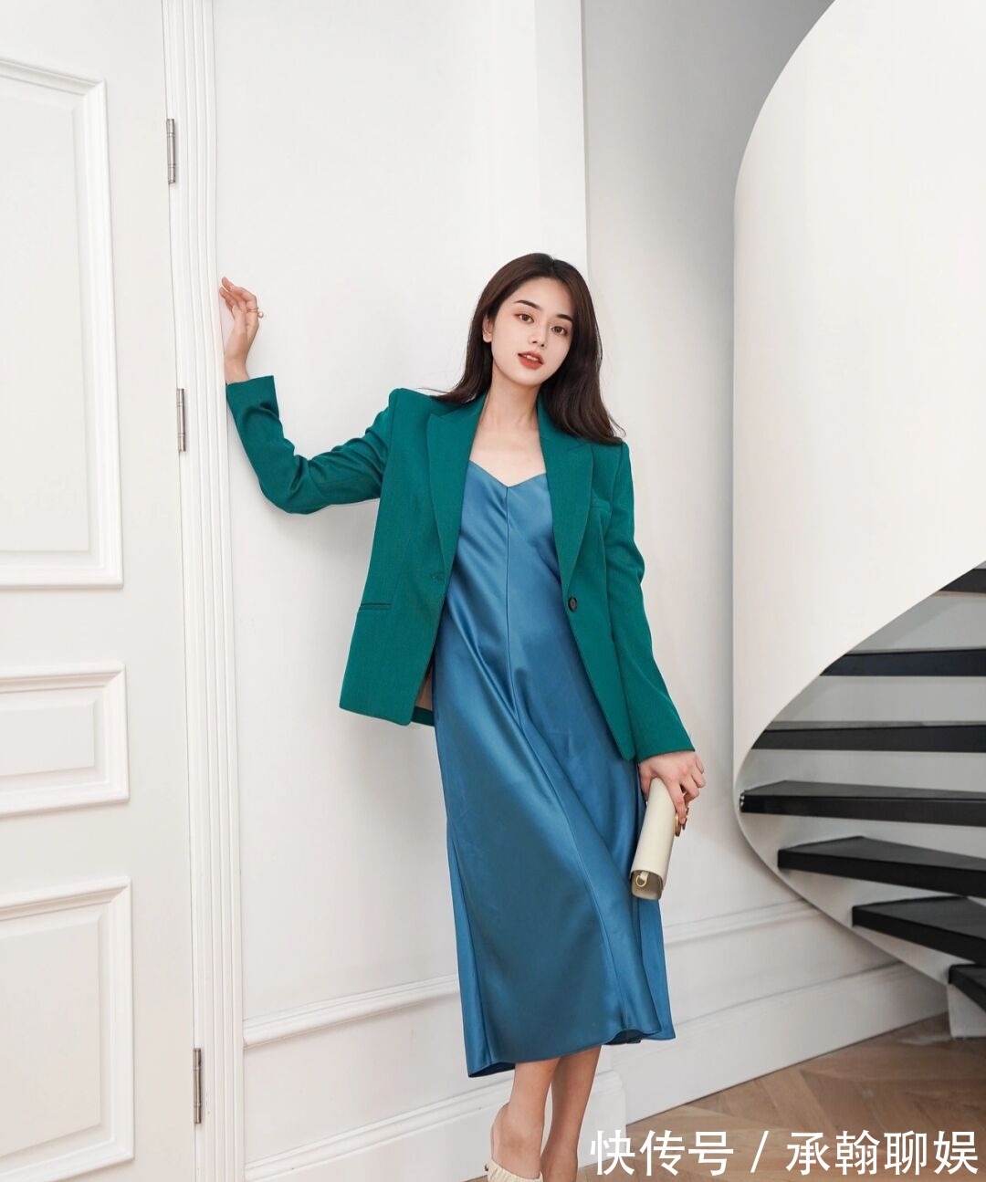 女神|女神博主绿色衣服单品穿搭,居然能搭配得那么好看,优雅又显白