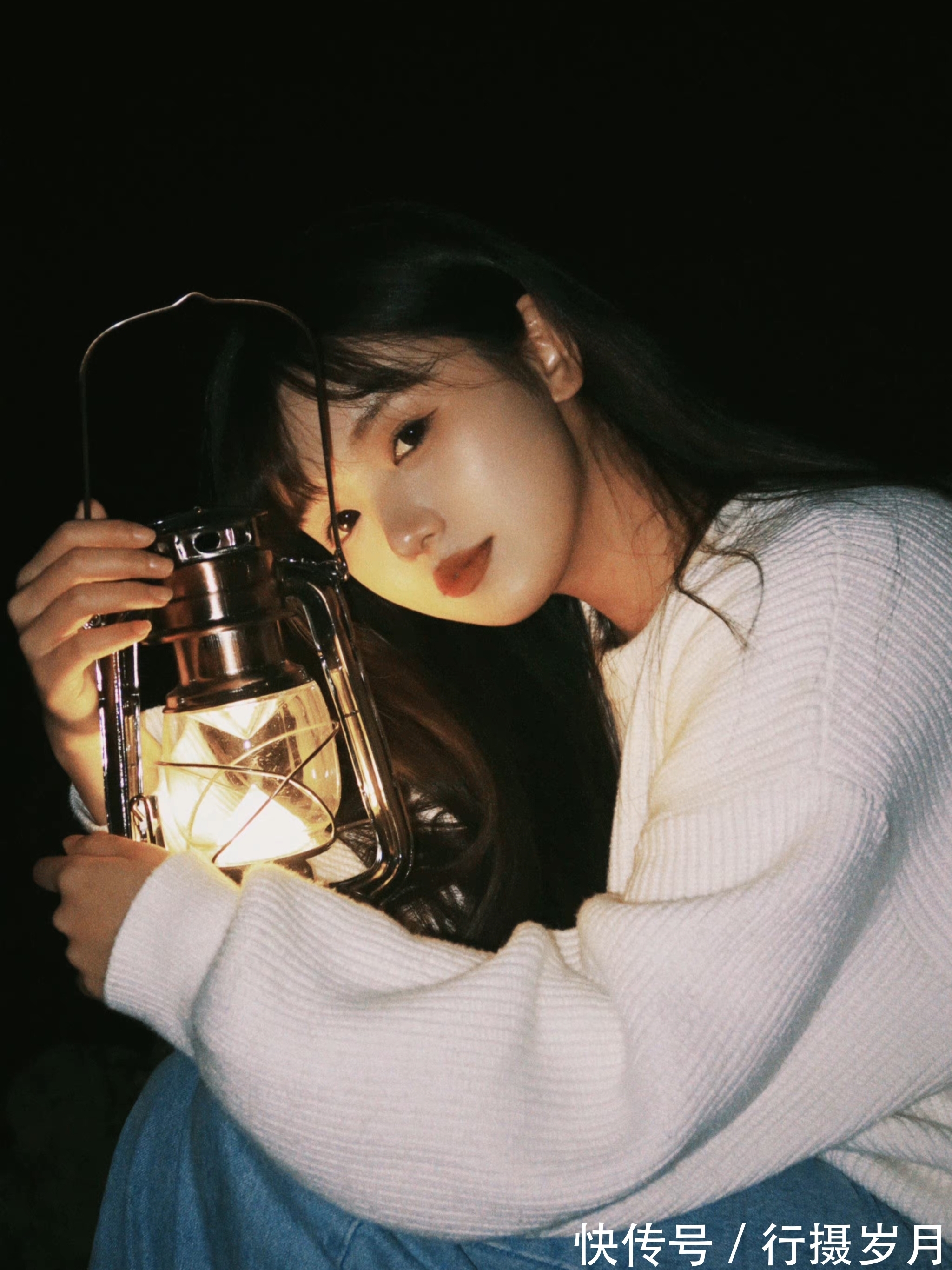 漠野$在夜的温柔中,点燃一盏桔灯