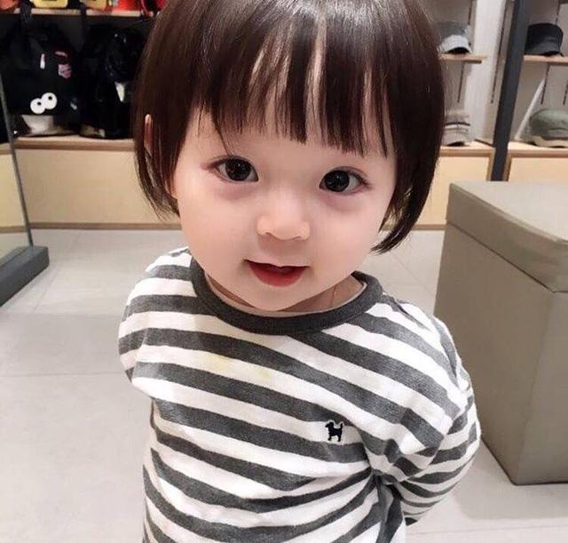 孩子|“最美新生儿”走红,五官精致皮肤白,网友笑称:我愿意等她长大