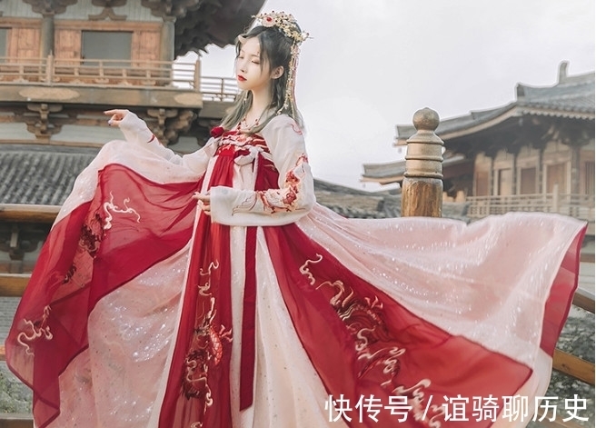 汉服|最近“汉服侧开扇”火了,妥妥的仙女本仙,网友:谁给我勇气看的