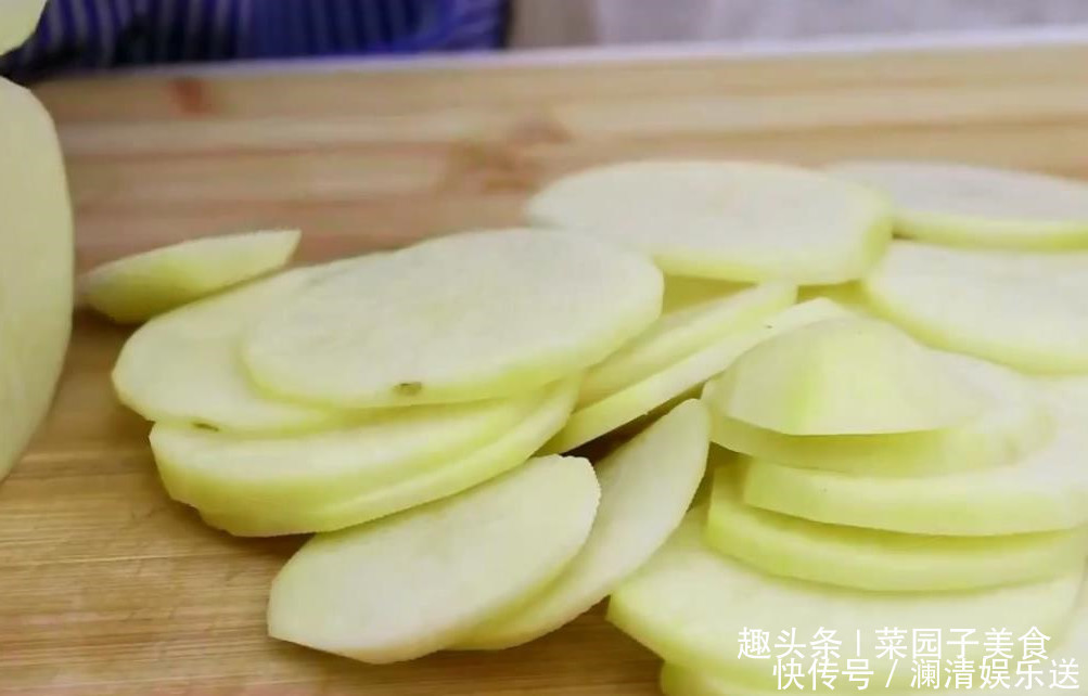 下饭|红烧肉烧土豆,土豆不要直接下锅,多一步,香软入味,好吃下饭