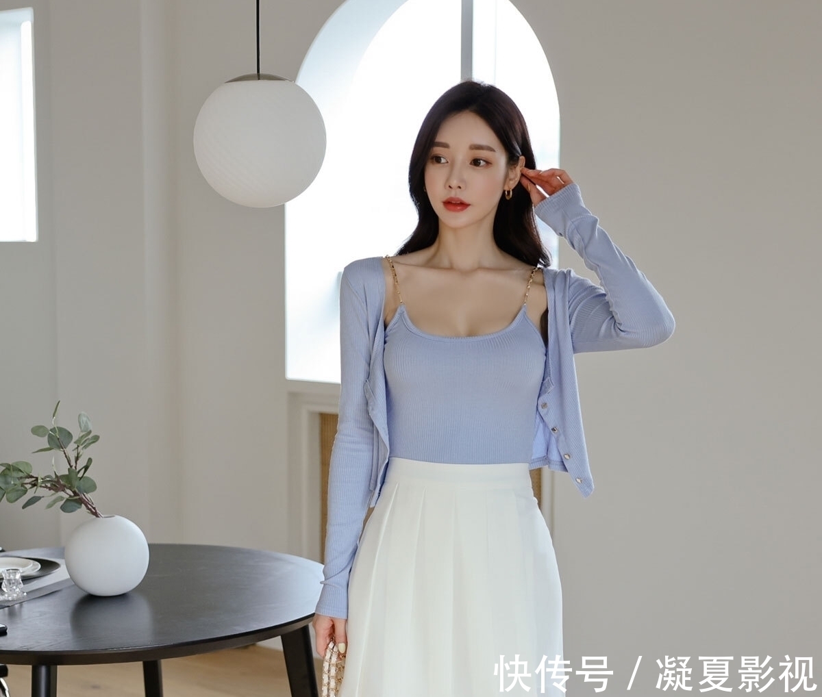 搭配 高清时尚搭配:水波潋滟轻柔螺纹娇俏吊肩裙