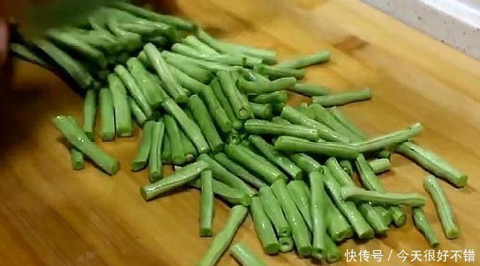 油炸|炒豆角,不要直接焯水或者油炸,教您一招,豆角又香又入味不发黄