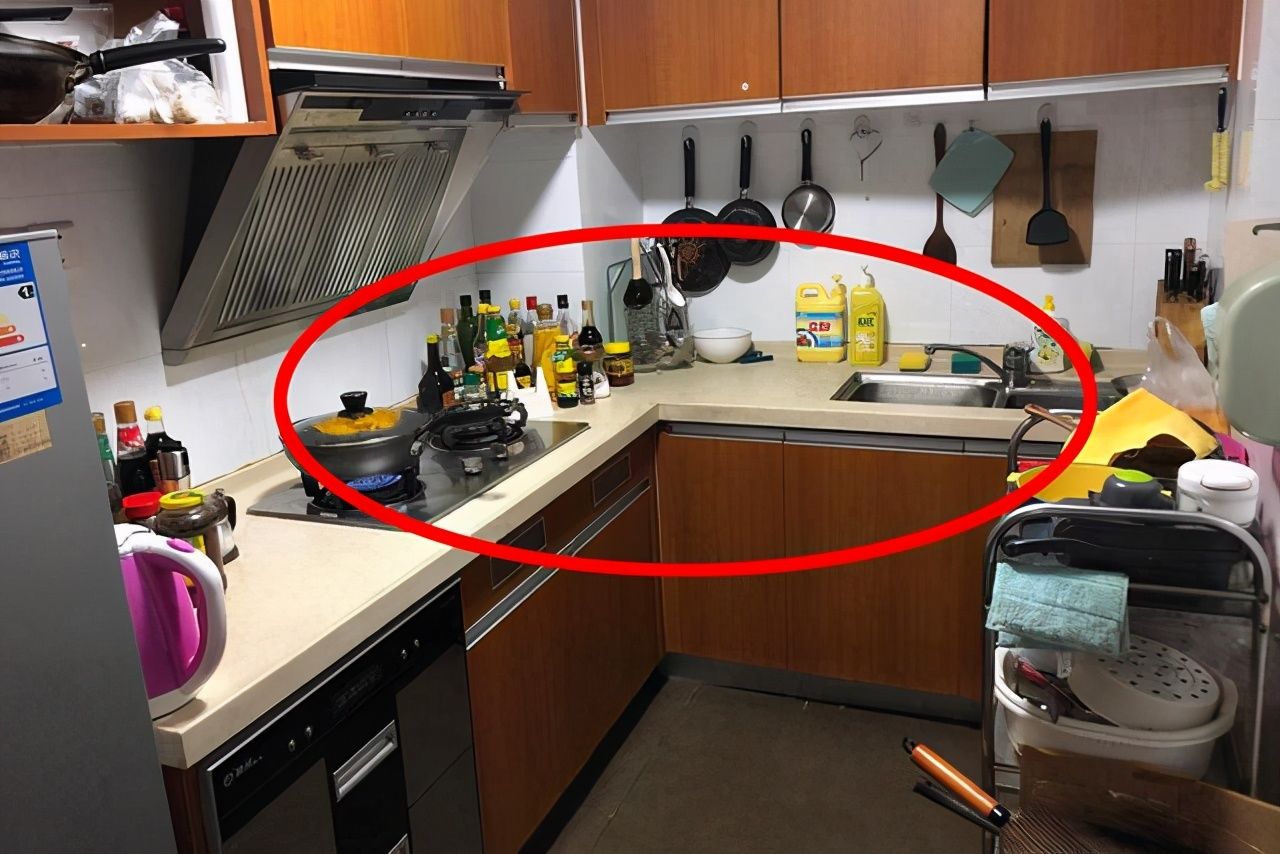 以前不懂,瓶瓶罐罐堆灶台!其实厨房早该这样弄,干干净净又精致