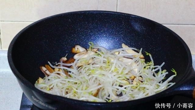 晒晒我家晚餐,3人3菜1主食,荤素搭配,粗细粮混搭,营养更均衡