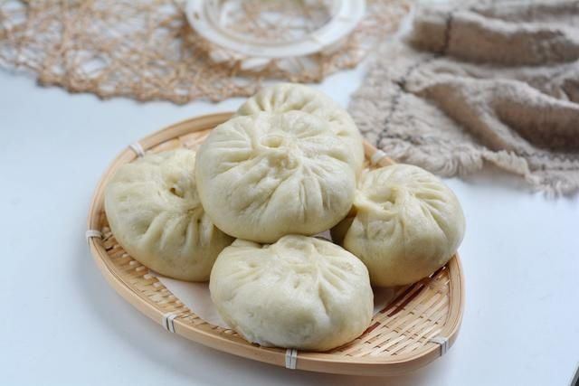 酱香浓郁的猪肉粉条包子，这么做倍儿香，玩儿似的吃3个没过瘾