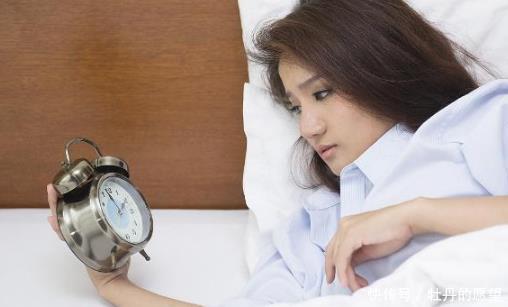 入睡|一个人睡觉最佳时间是什么时候这个点入睡,器官或许会更健康