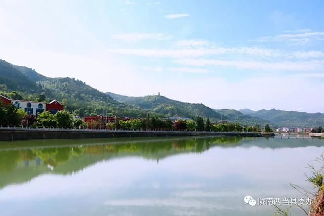 麦花香|初夏两当美如画，半城山水一城绿