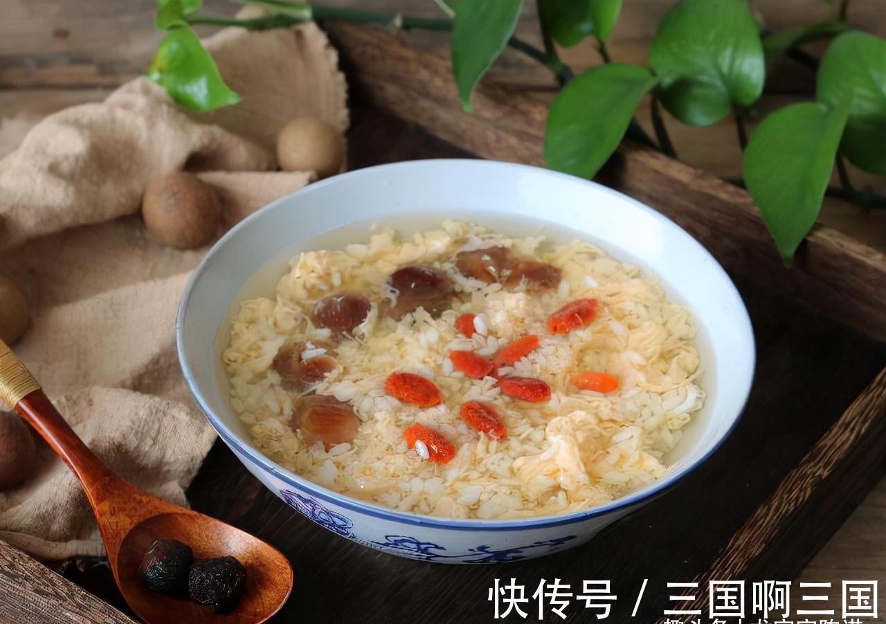 立冬前后天气冷，早上喝一碗它，暖胃养血，常喝皮肤水灵气色好