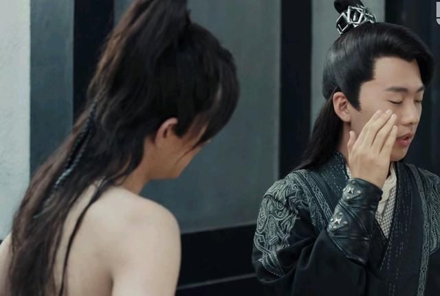 《赘婿》:郭麒麟逃跑被陈凡抓包,表情“娇羞”?奇怪的CP增加了