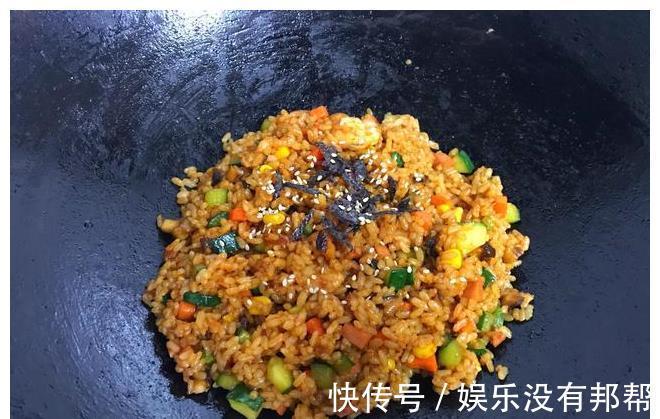 黄瓜|米饭这样做，比煲仔饭还好吃，简单美味，挑食的孩子都要吃一大碗