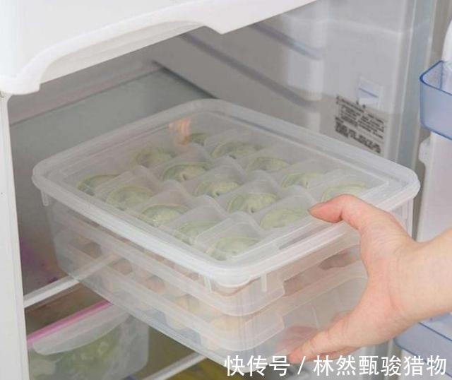 包饺子|建议大家:包饺子别用手捏了,教你正确做法,不脏手还包得快