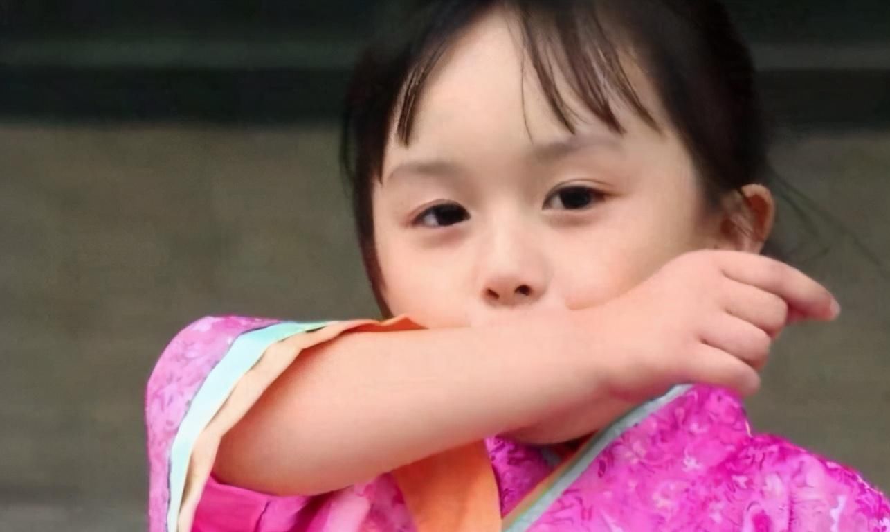 清纯|2岁出道年薪百万，因清纯可爱长相被禁止整容，11岁美出新高度