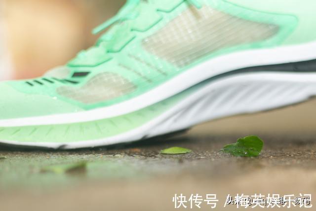 轻云 和Nike、阿迪说再见，国产黑科技超轻跑鞋竟不到200g