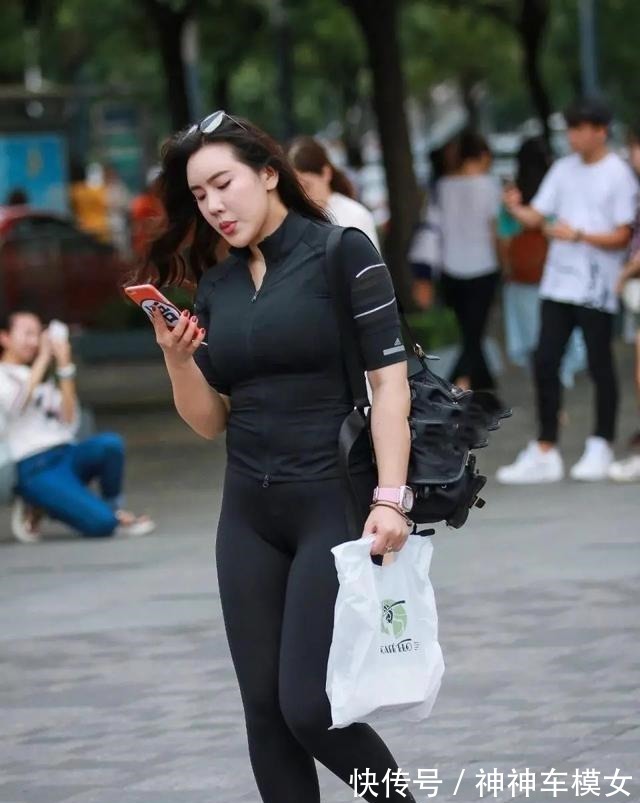 时尚 精致美丽的瑜伽裤彰显时尚潮流气质,衬托潮流衣品,举止优雅!