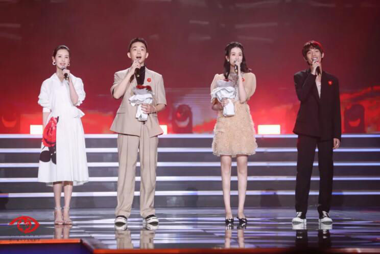 青春|大影節燃情“青春之夜” 徐帆劉浩存淚灑舞臺