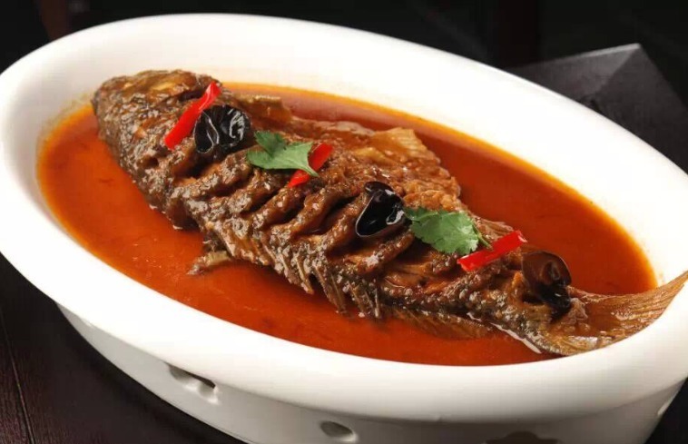 鲤鱼|湿气重的人坚持每天吃4种食物,可排出体内湿毒,更好保护身体