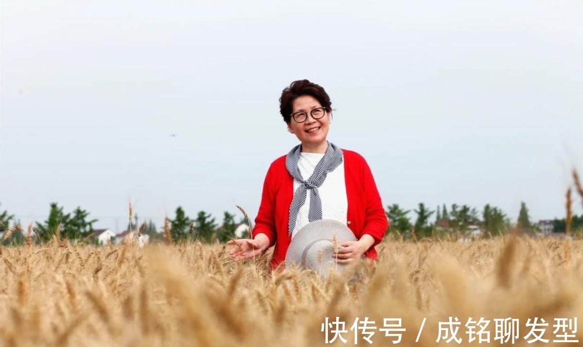 彩色|这才是60岁“妈妈辈”的穿搭,真实自然又接地气,优雅大气有品位