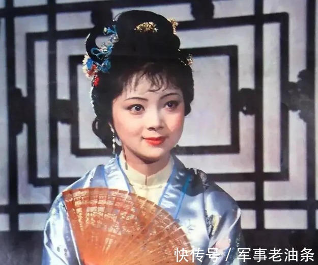 林黛玉@宝钗在荣国府过着什么日子?不可能受到疼爱,同样风刀霜剑严相逼