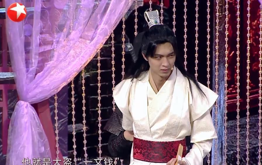 掺水“侠盗”：秦霄贤改编师父作品演绎“侠盗一文钱”