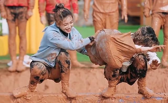 才刚回归《奔跑吧》就被骂 是内娱玩不起还是宋雨琦不守规则?