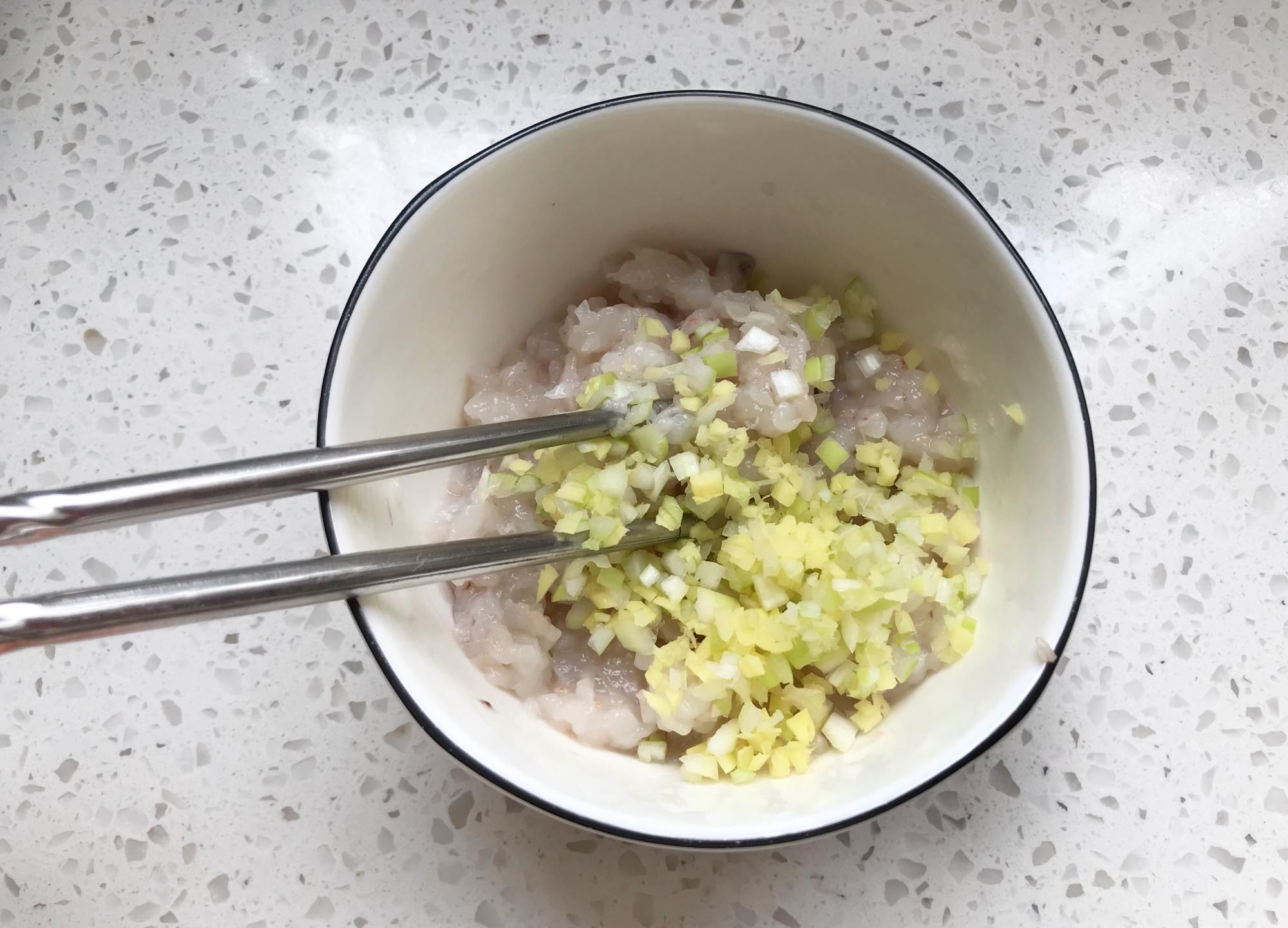 馄饨皮别再煮了，教你新吃法，10分钟做1锅营养美味，孩子抢着吃