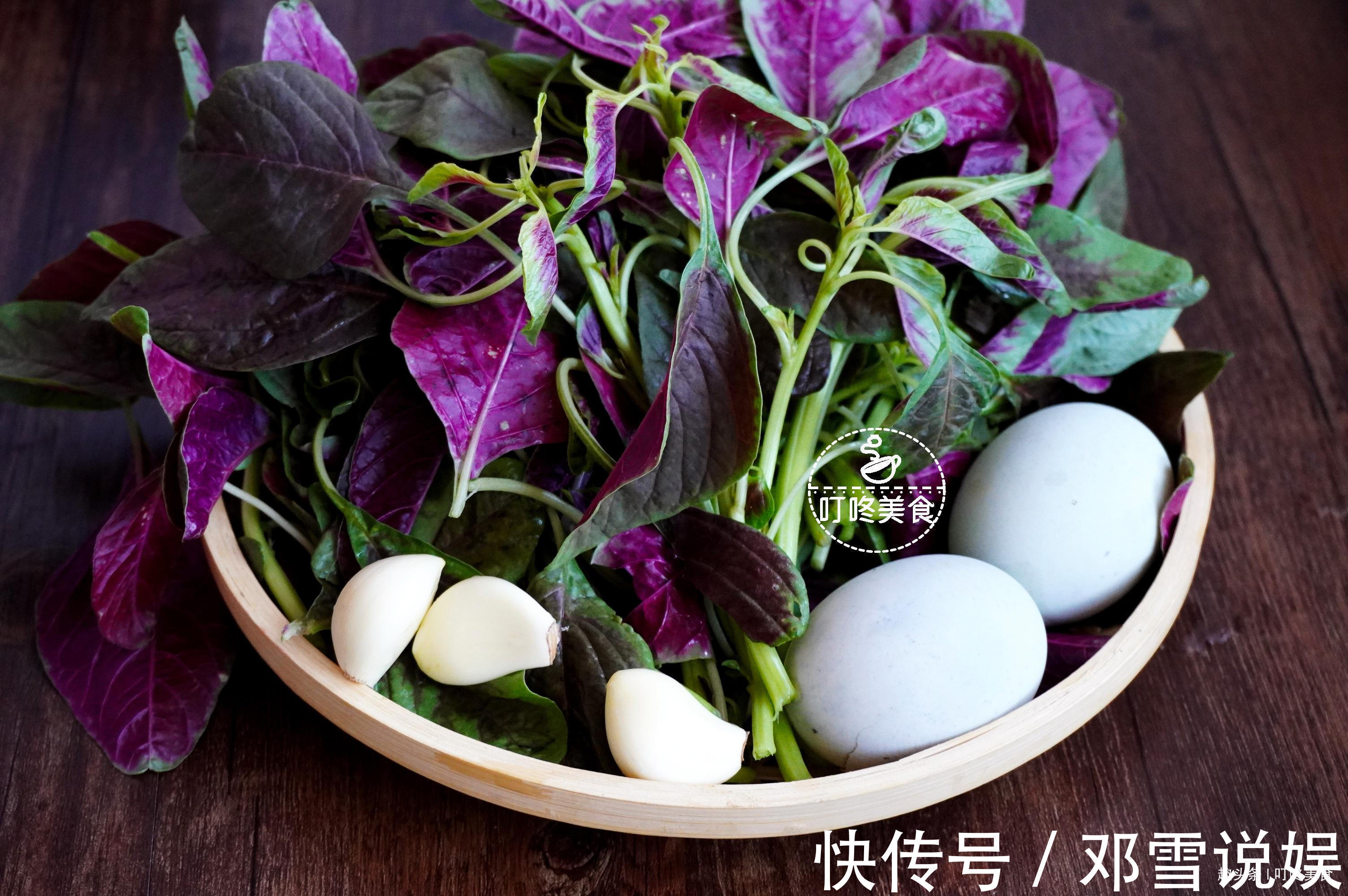 苋菜和皮蛋真是绝配，简单一炒太香了，每回上桌，几下就光盘
