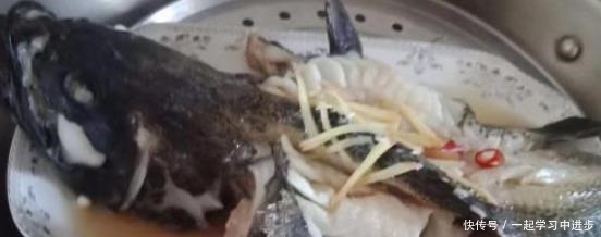 保留了鱼肉鲜美味道的家常吃法,清蒸鱼,简单易学!