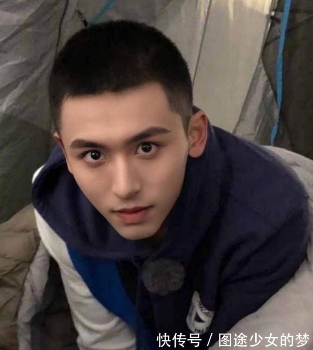 寸头 别再说寸头是“精神小伙”发型了,男生剪这3种短发,帅气又潮流