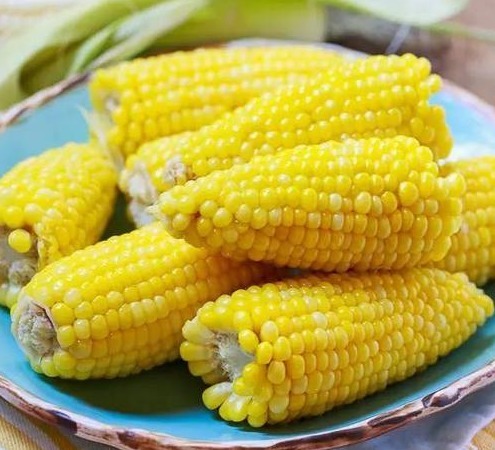 小贩|煮玉米时,水里多加2样调料,煮熟后更营养,口感软糯,又香又甜